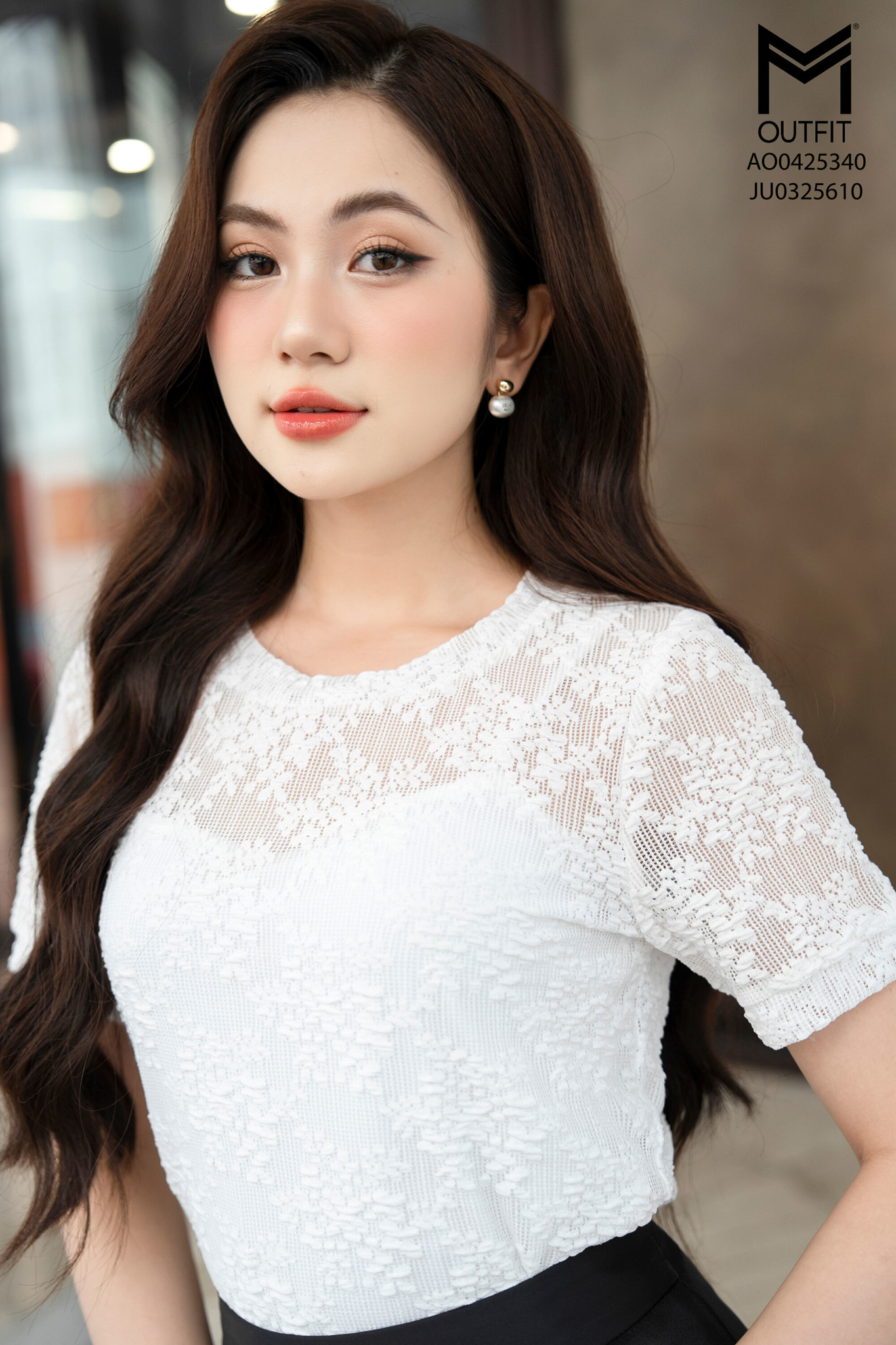 Áo cotton cổ tròn phối ren cổ và tay