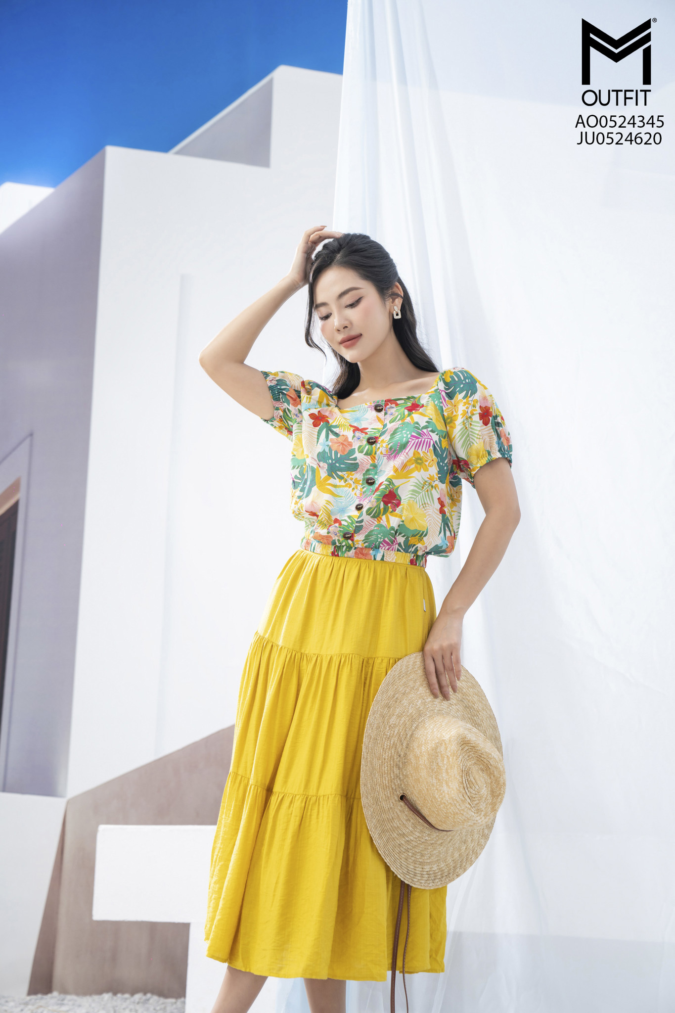Áo sơ mi hoa croptop chun eo mix với chân váy JU0524620 xanh