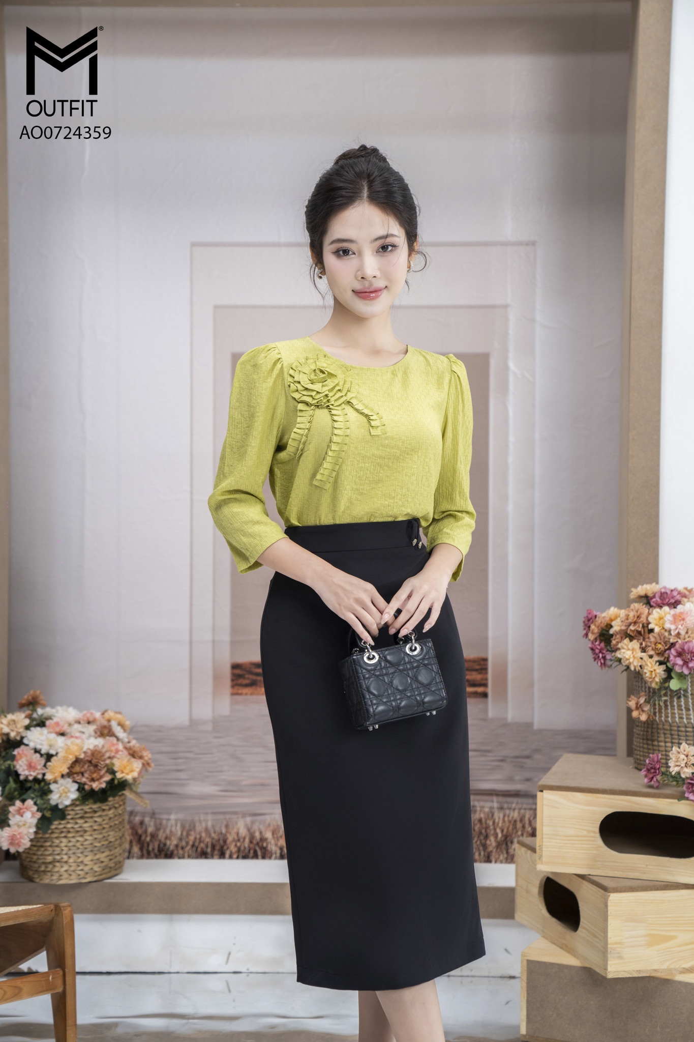 Áo croptop tay lỡ đính hoa vai