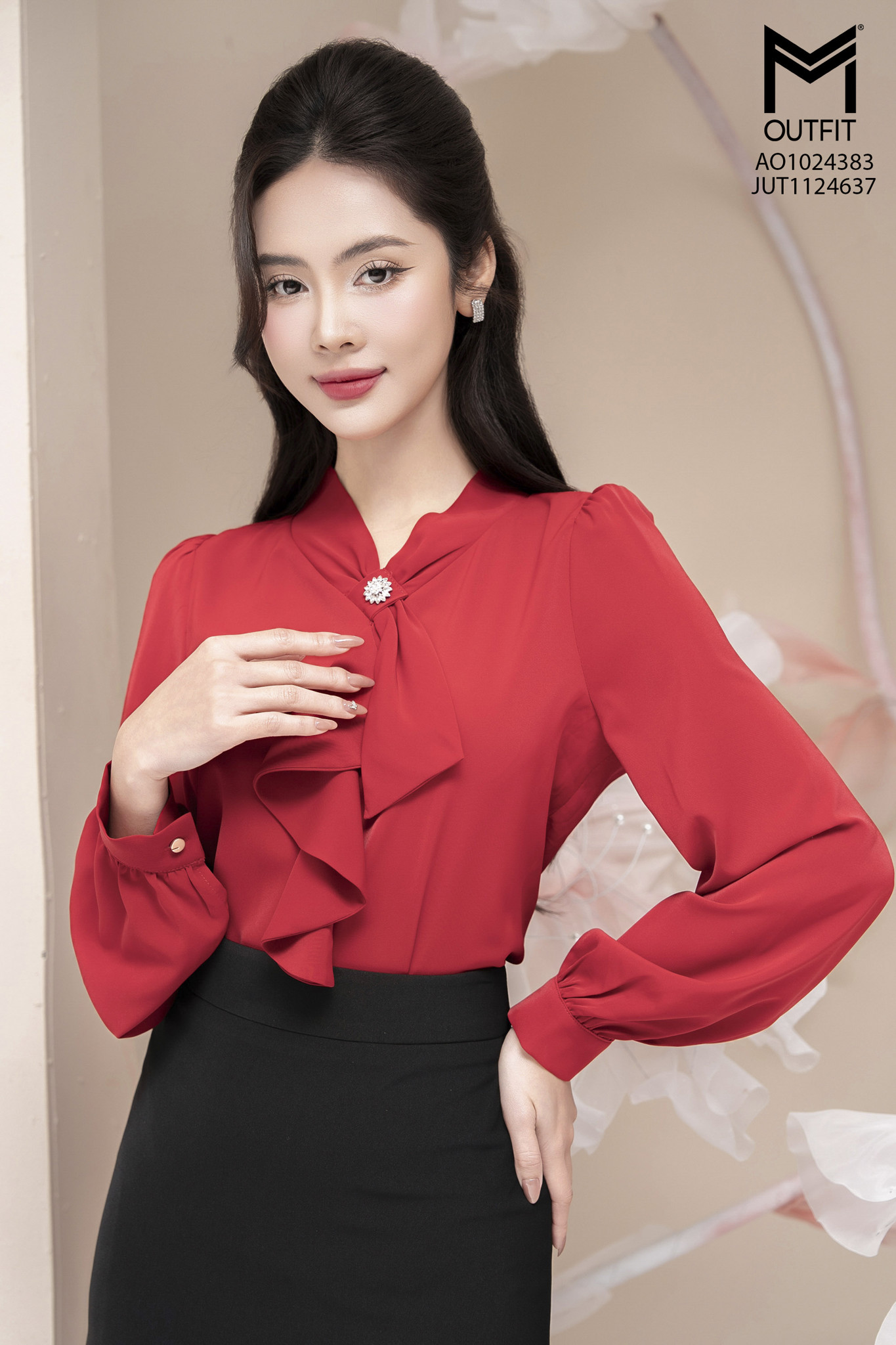Áo sơ mi lụa dài tay cổ tim nơ đính cúc đá