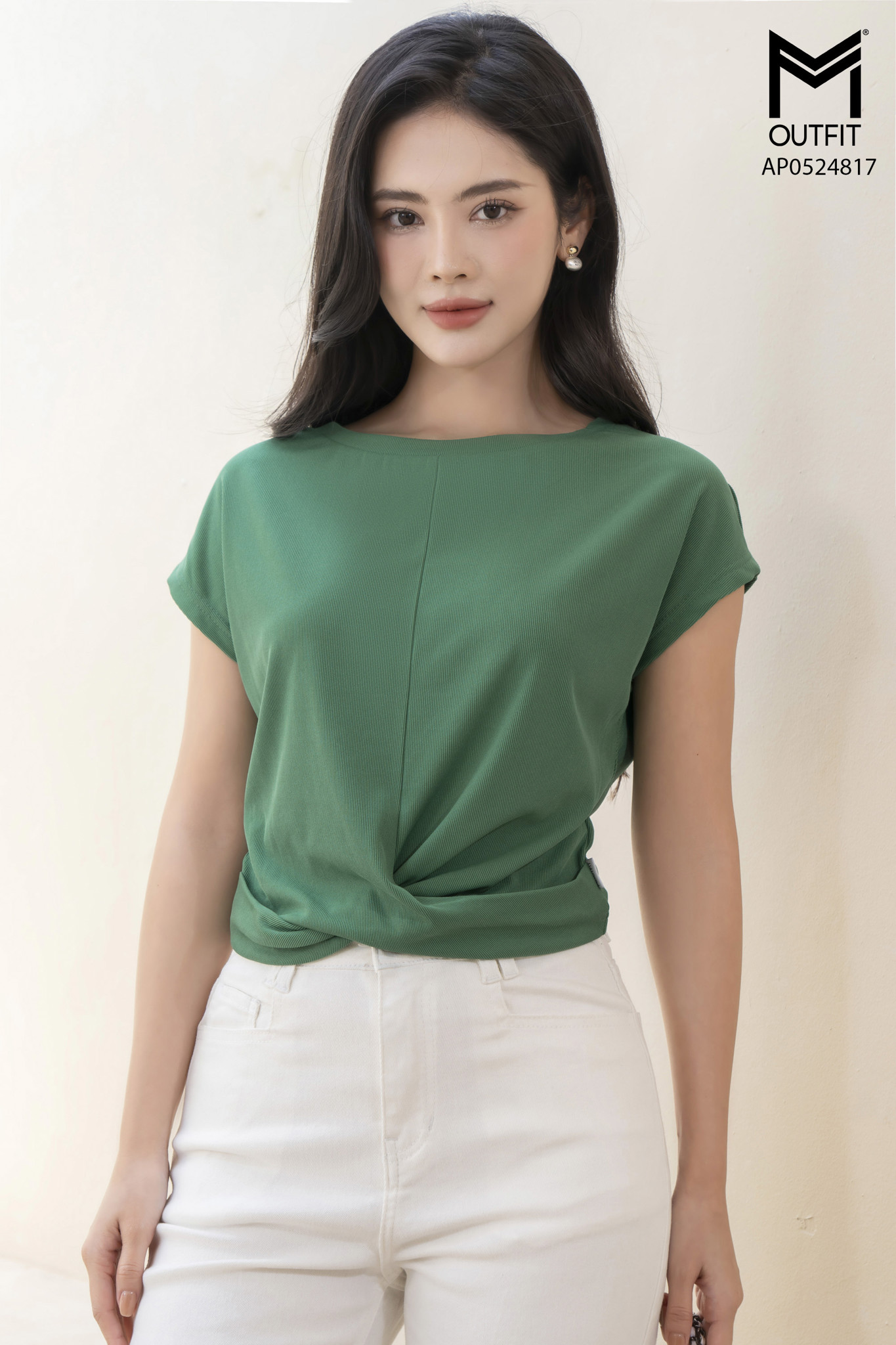 Áo phông croptop xoắn eo dáng suông