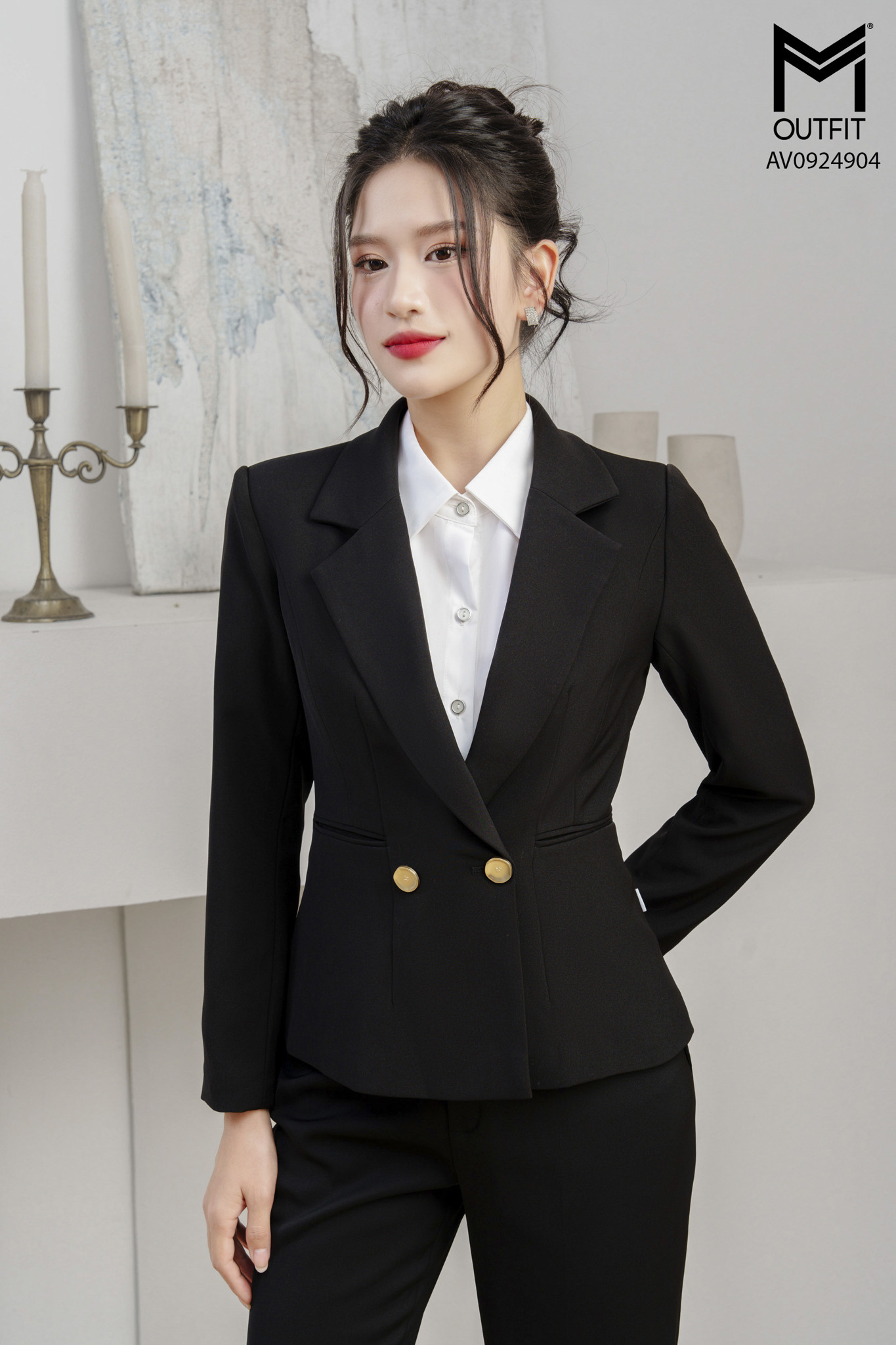 Áo vest cổ hai ve dáng ôm đính hai cúc