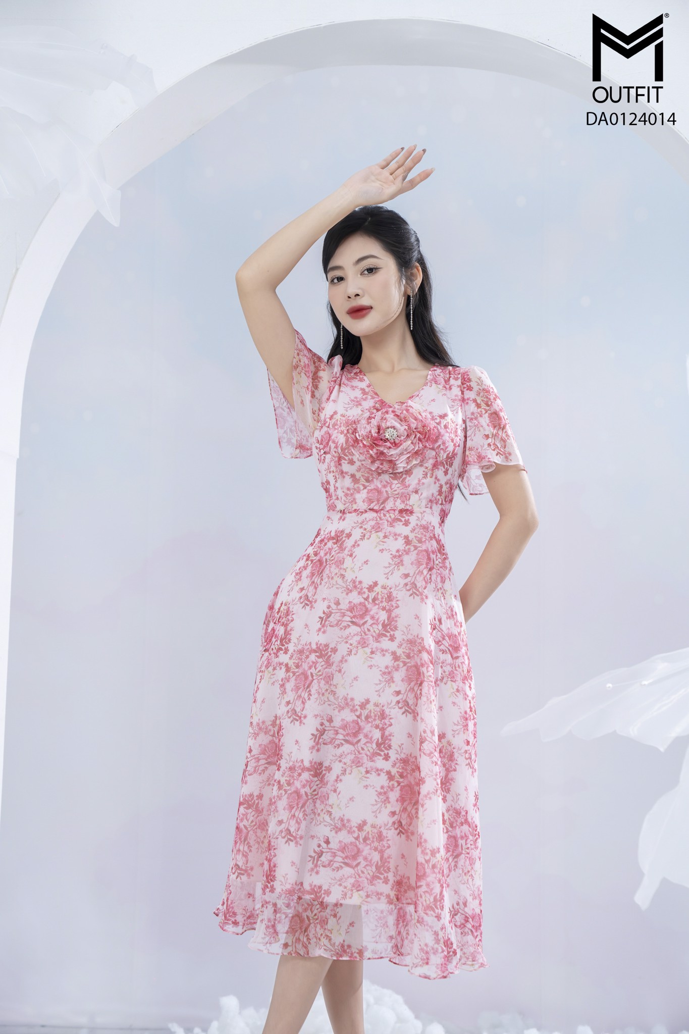 Đầm xòe voan hoa, cổ tim đính hoa