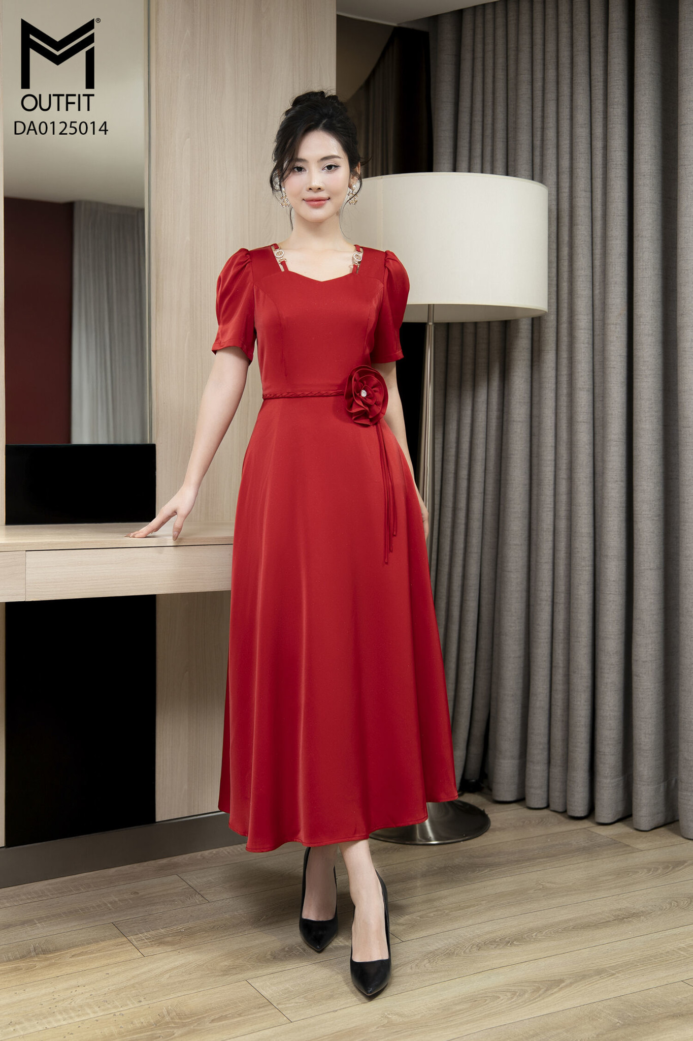Đầm tiệc tùng xòe vai trang trí đính hoa eo