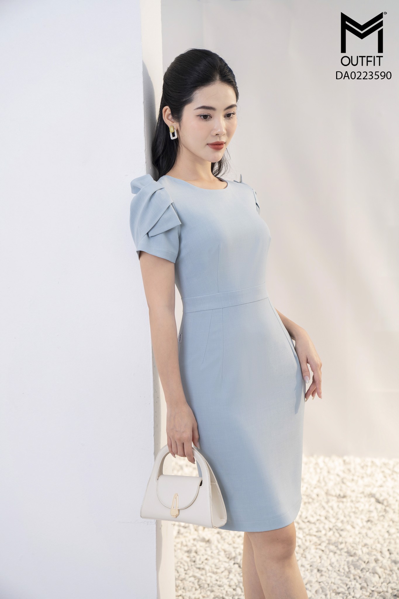 Đầm dáng bút chì, tay nơ