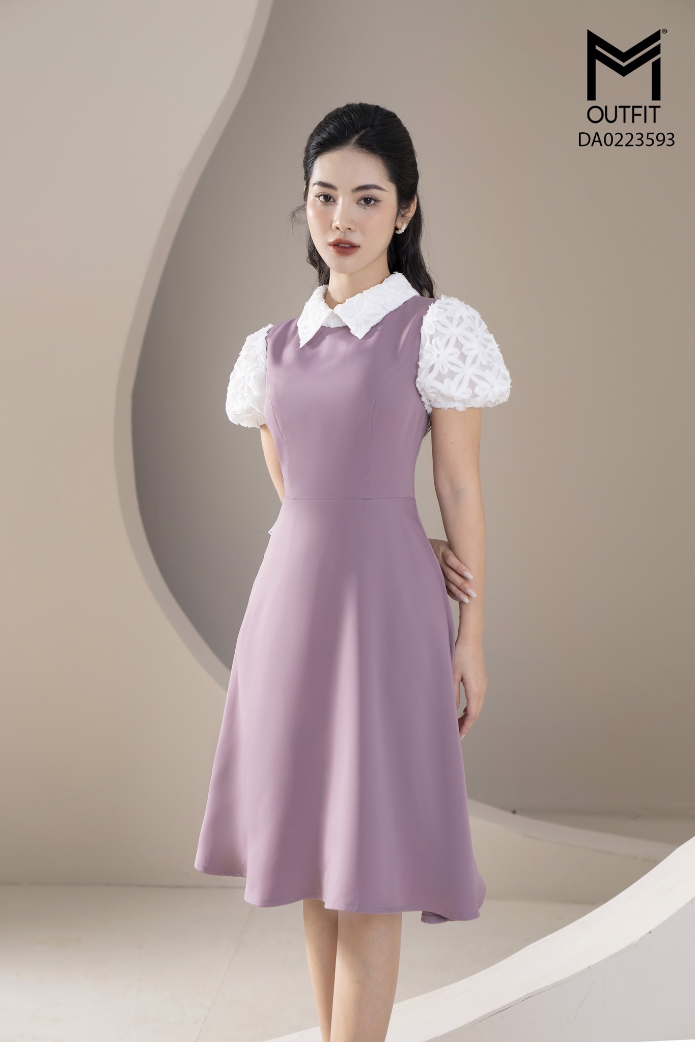Đầm dáng xòe, tay ren lồng đèn