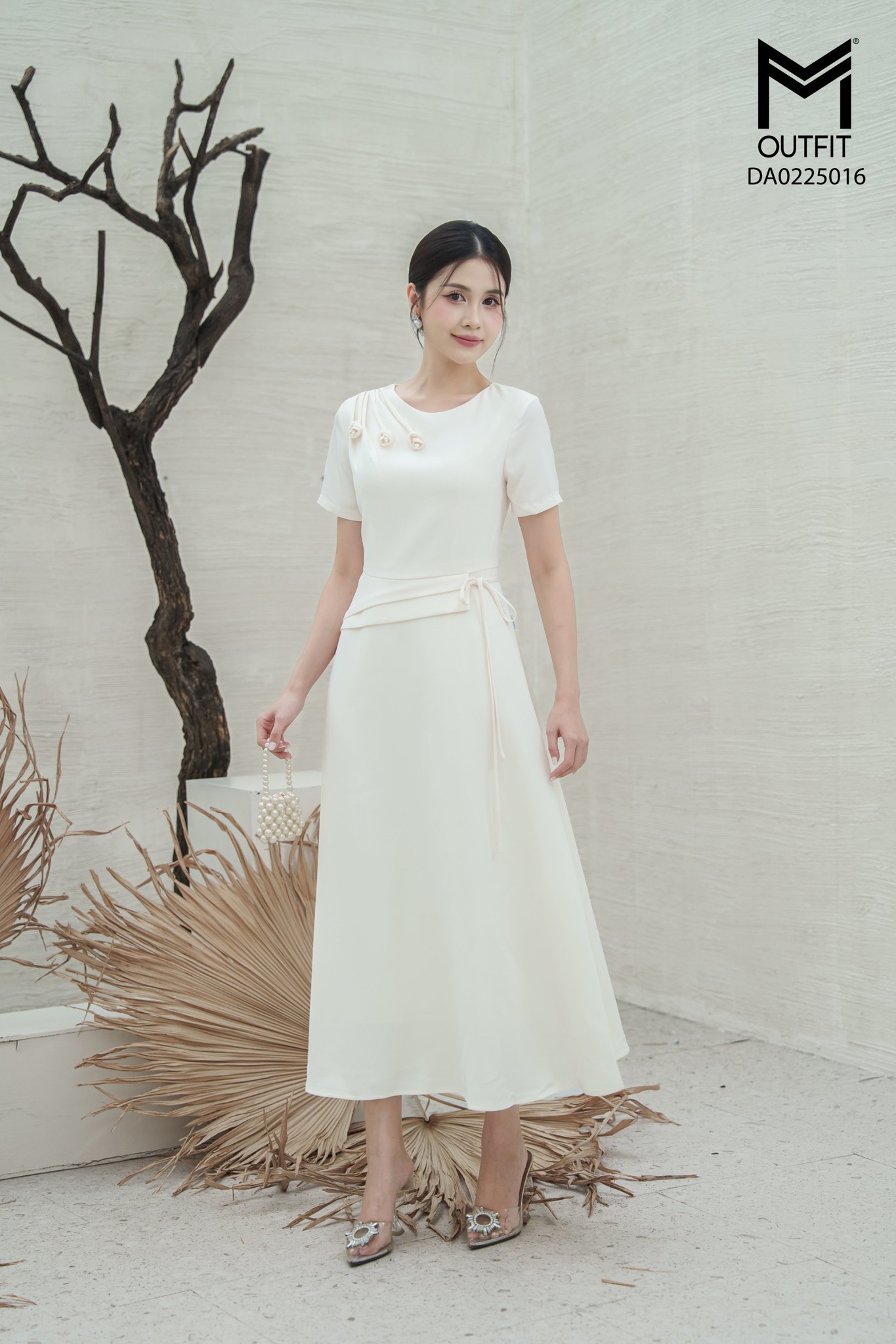 Đầm xòe cổ tròn xếp ly 1 bên vai đính hoa