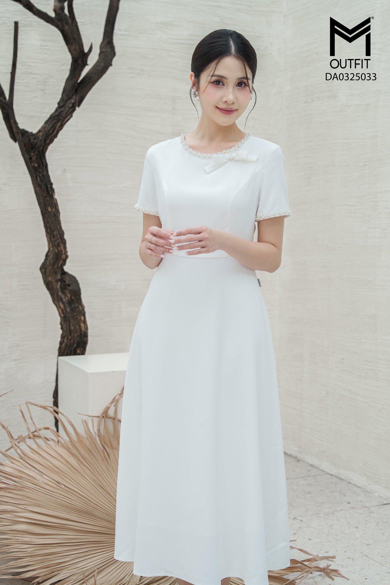 Đầm xòe cổ tròn đính dây đá và đính nơ