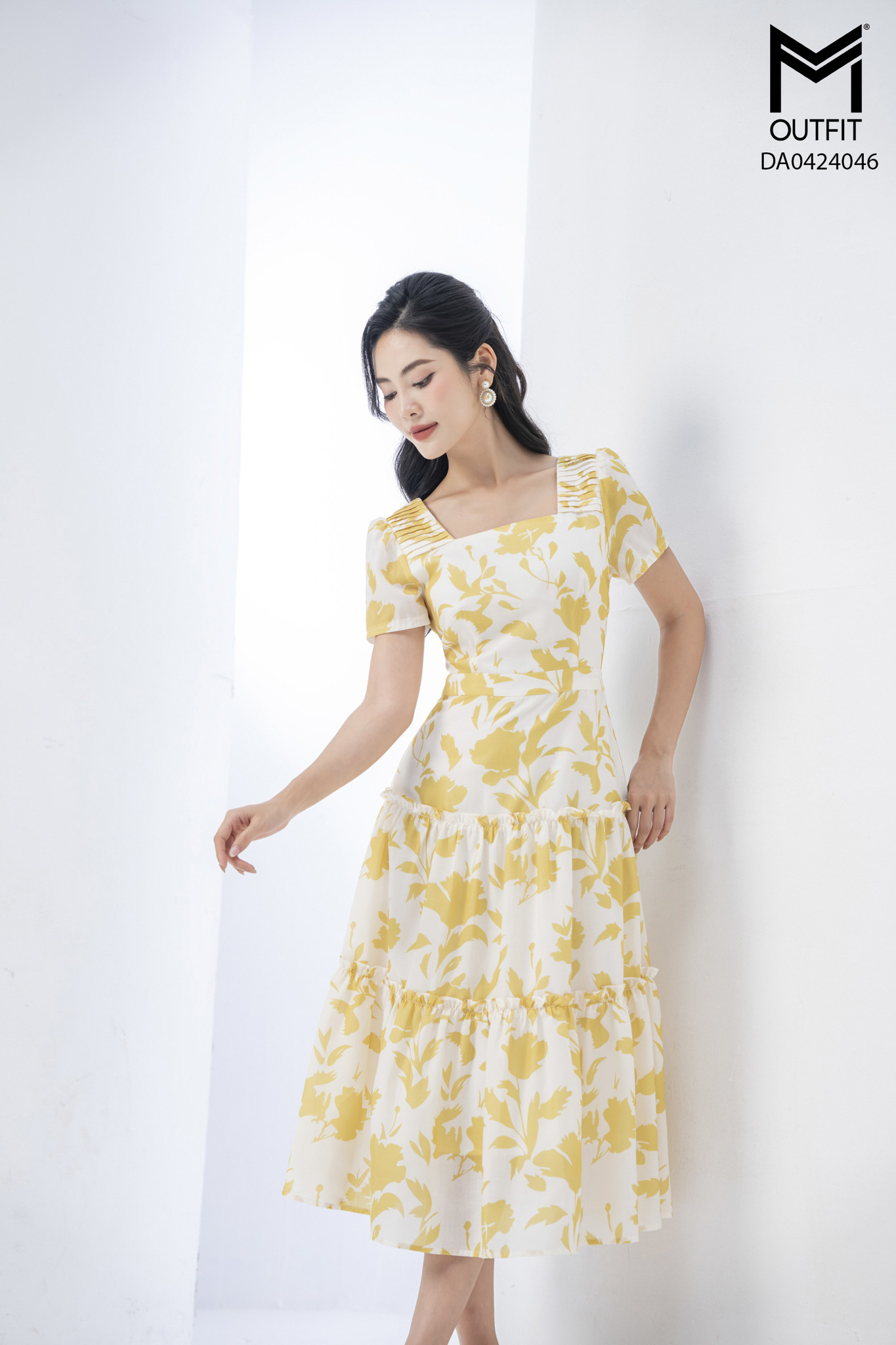 Đầm xòe bèo nhún cổ vuông