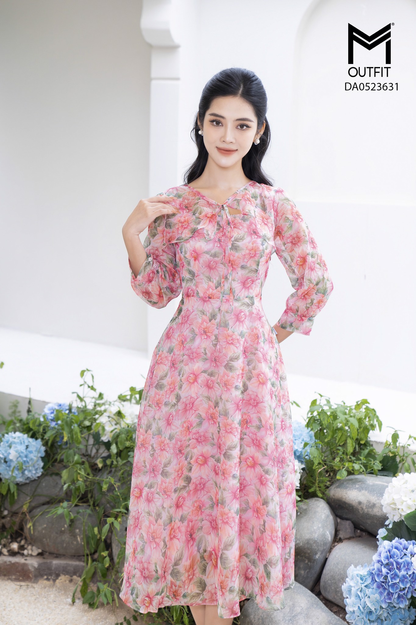 Đầm dáng xòe, tay lỡ, tà bong buộc dây
