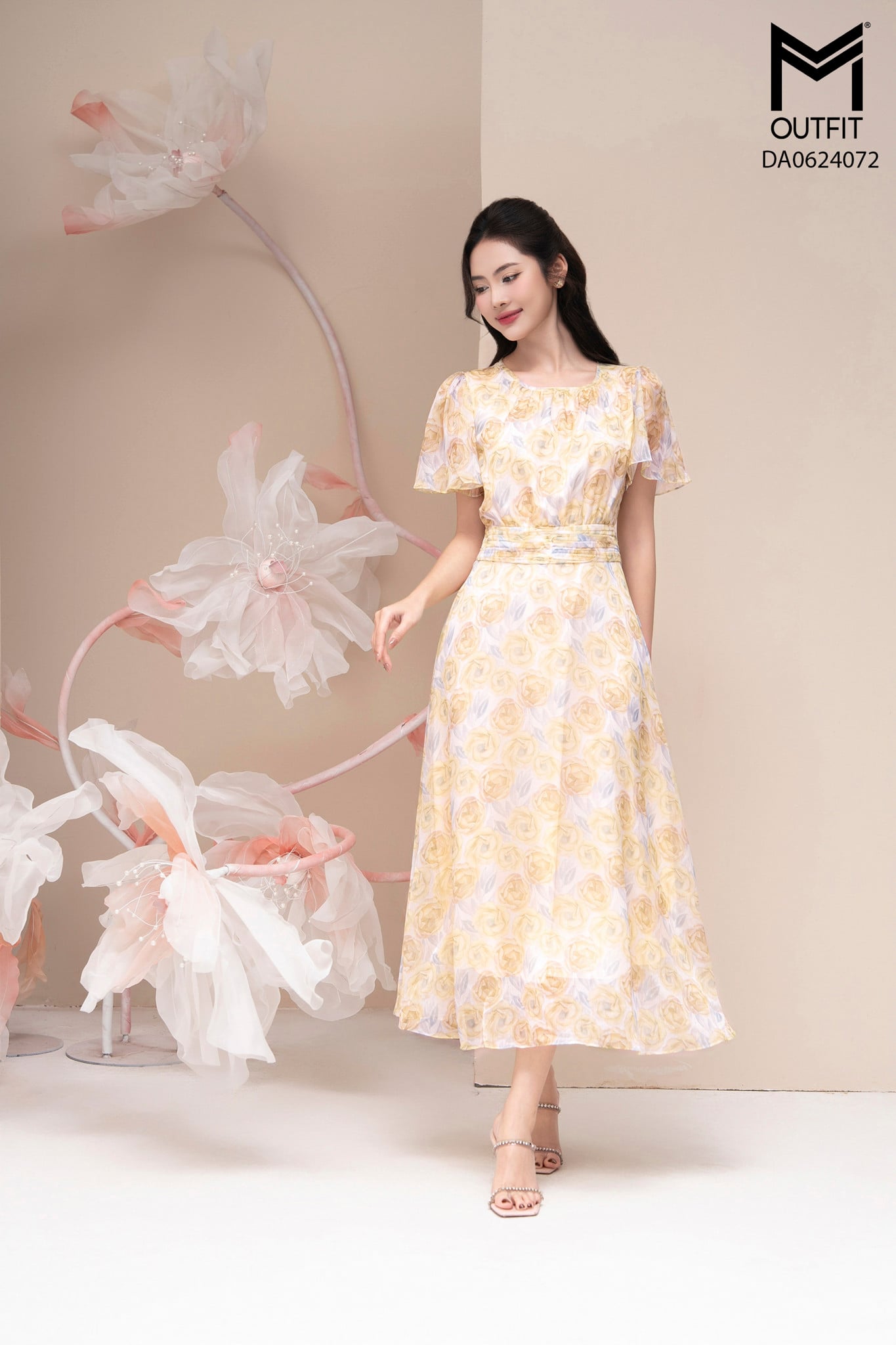 Đầm tơ xòe tay rủ dúm thắt eo