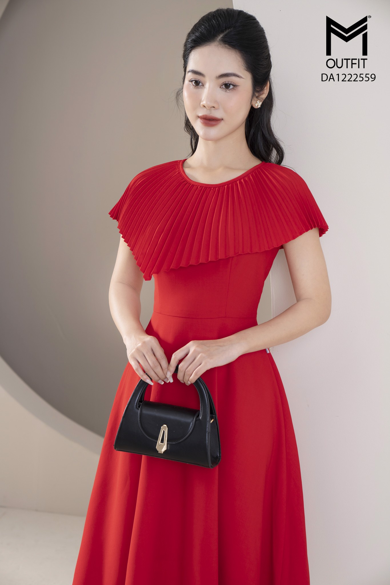 Đầm dáng xòe, phối cổ trắng, tùng dập ly