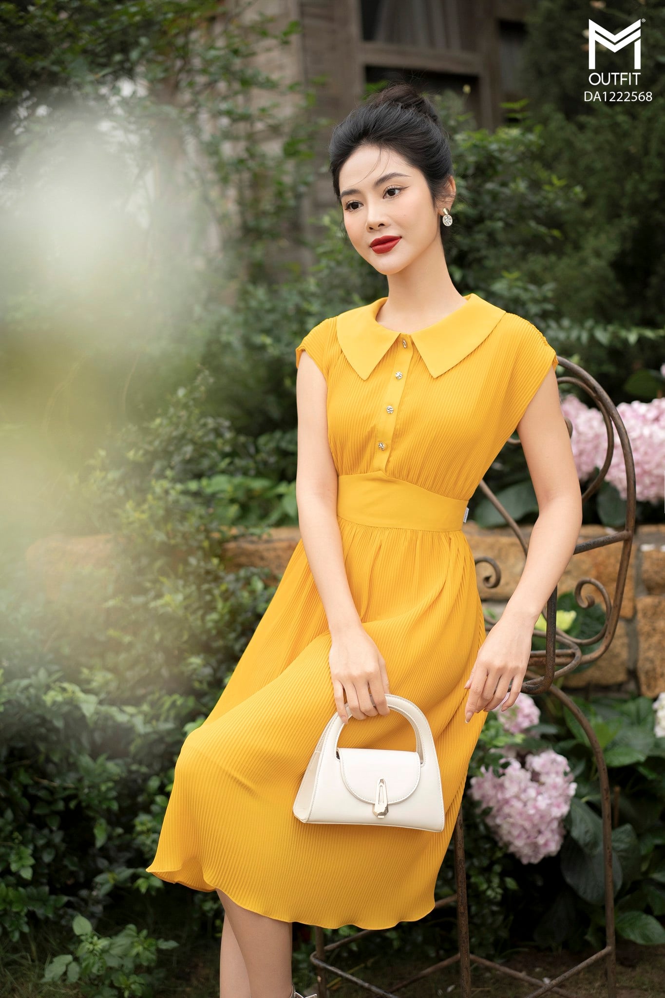 Đầm dáng A, tay hến, dập ly tăm