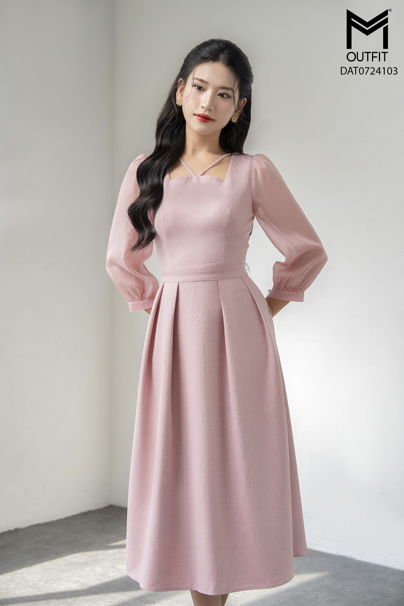 Đầm dáng A xếp ly tay lỡ phối tơ cổ vuông đan dây