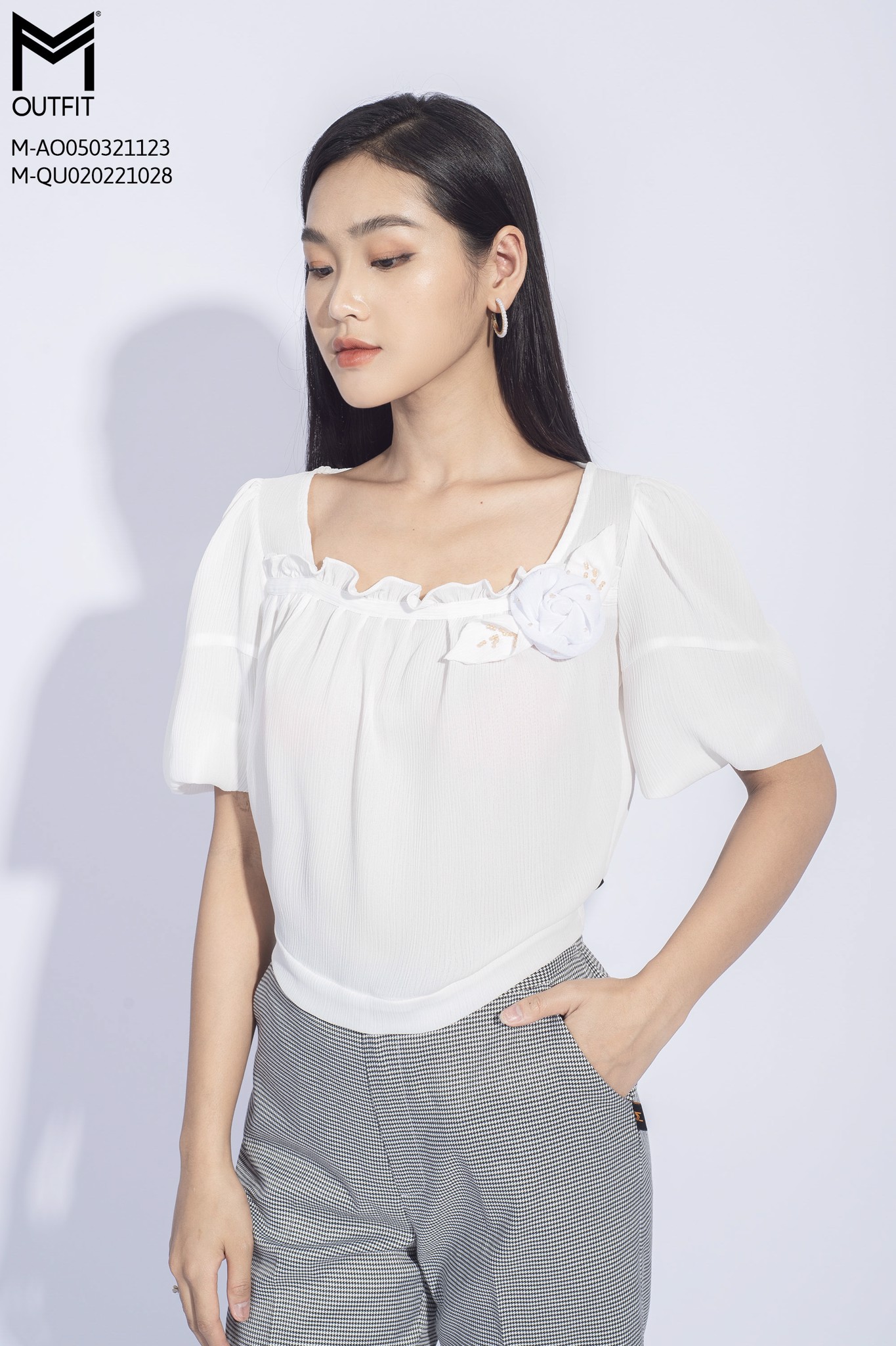 Áo sơ mi croptop bo chun sau, cổ vuông, nhún bèo, đính hoa, tay ngắn