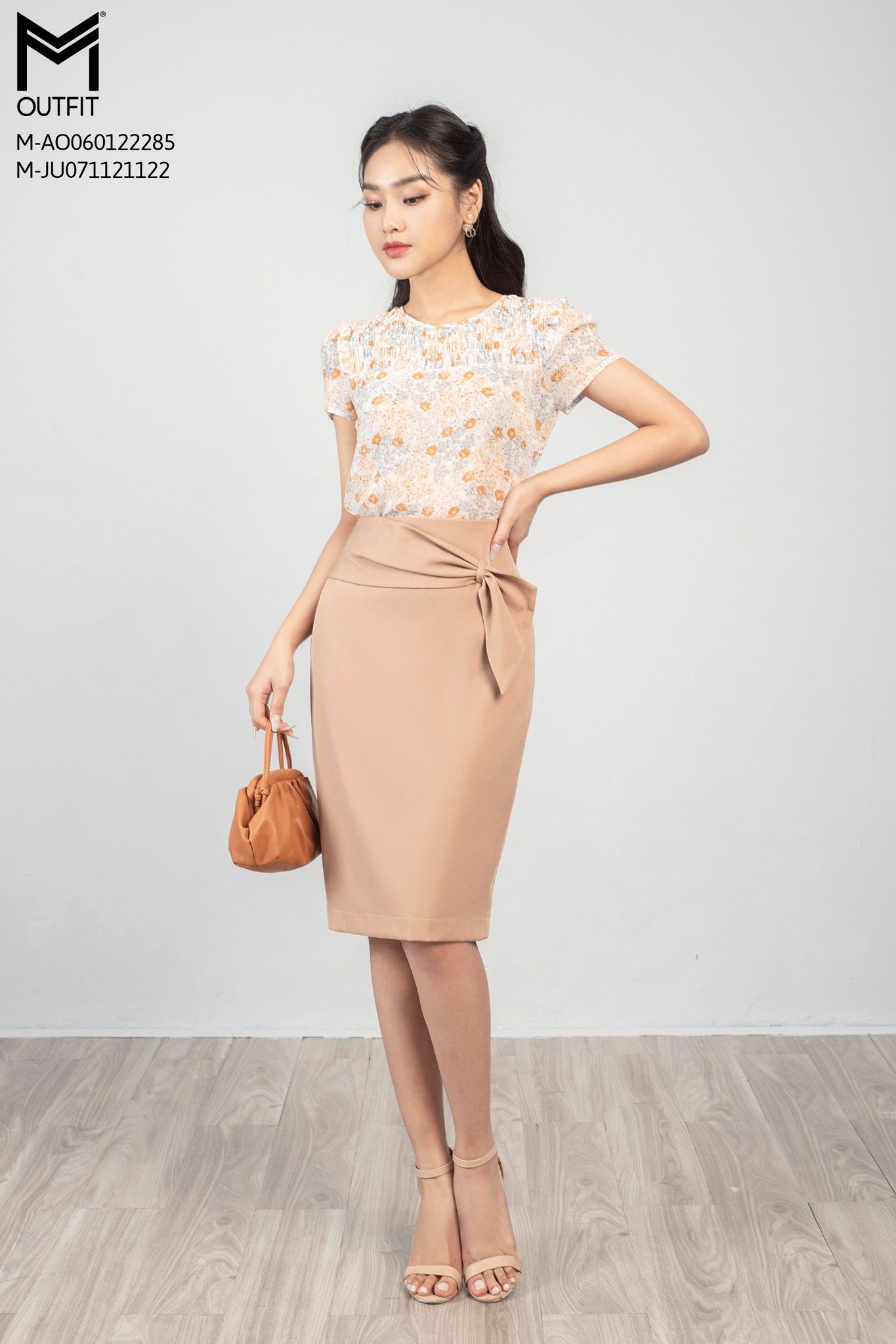 Set Áo Sơ Mi Cổ Bèo Và Chân Váy Xòe Đuôi Cá