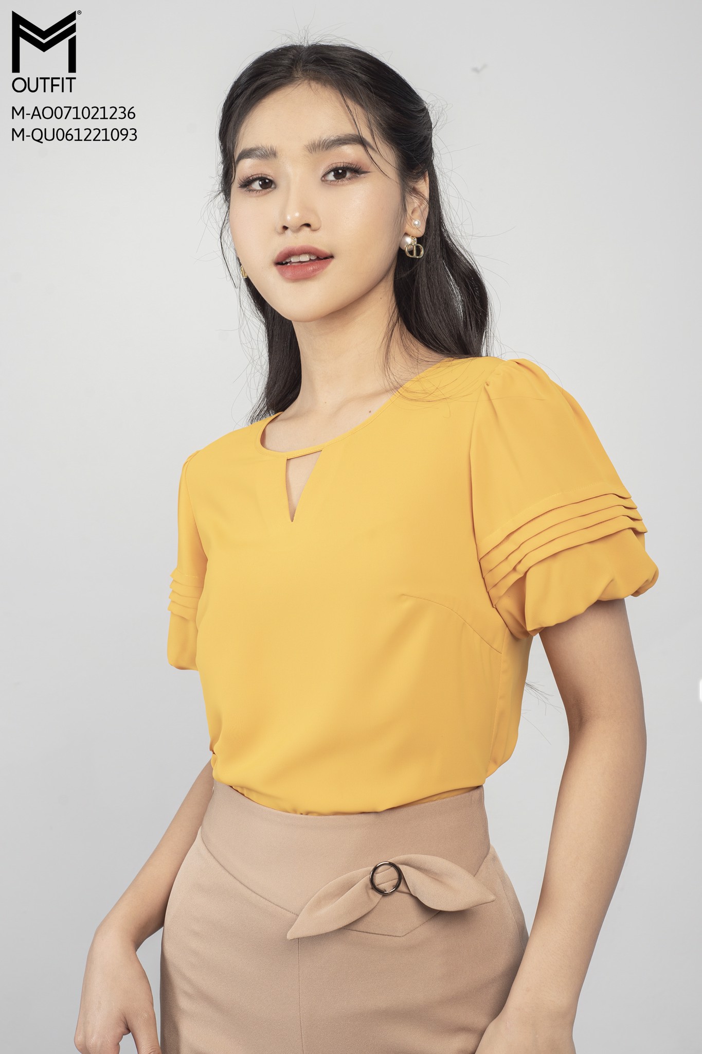 Áo sơ mi cổ tròn, tay chuông