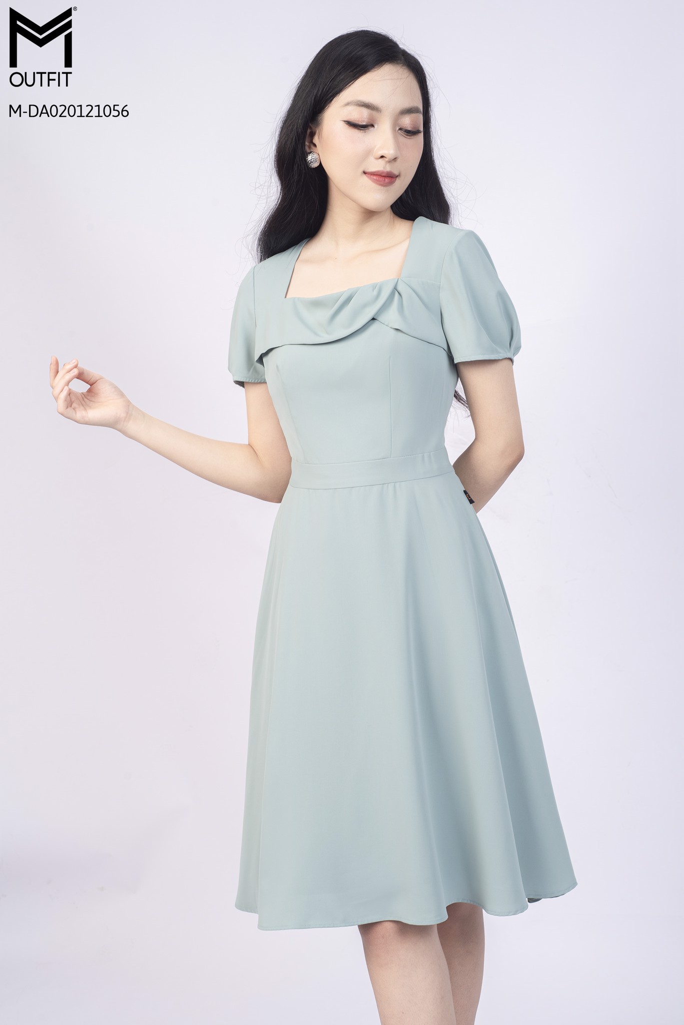 Đầm xòe cổ vuông, viền ren, tay cộc bồng