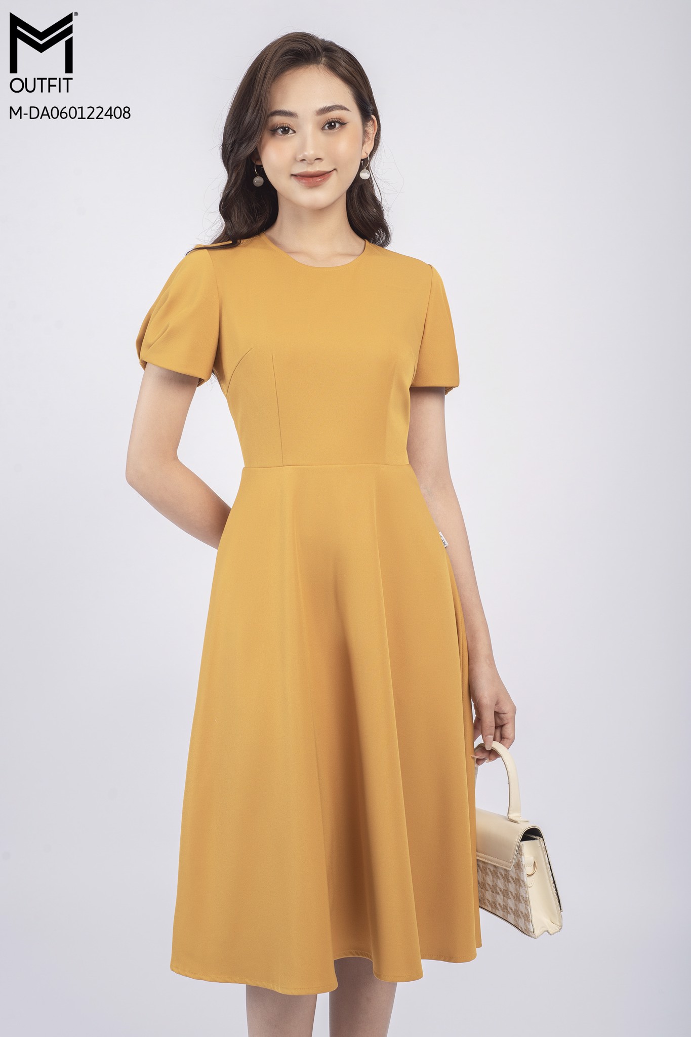 Đầm dáng xòe, tay xếp ly bồng