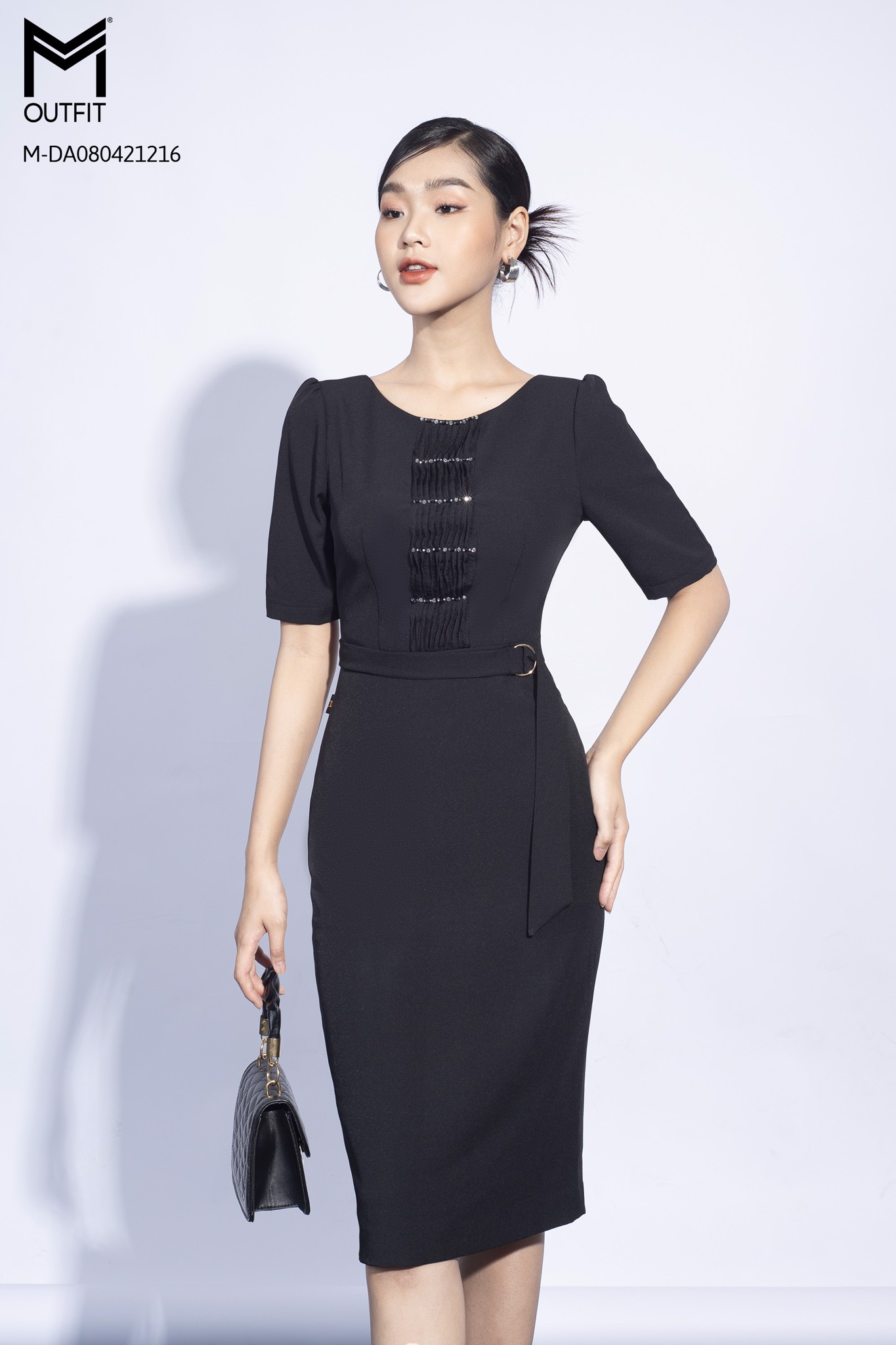 Đầm dáng bút chì, cổ buộc nơ