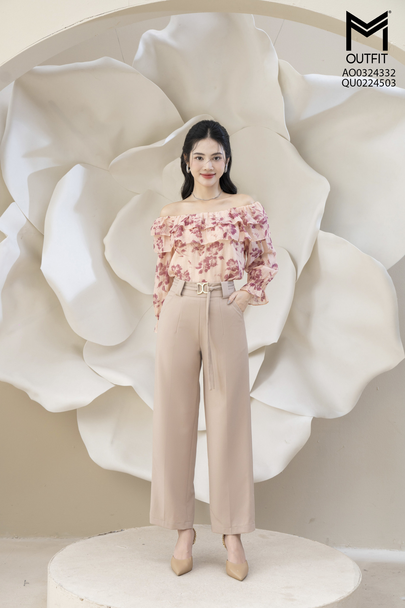 Quần ống đứng có đai buộc trang trí