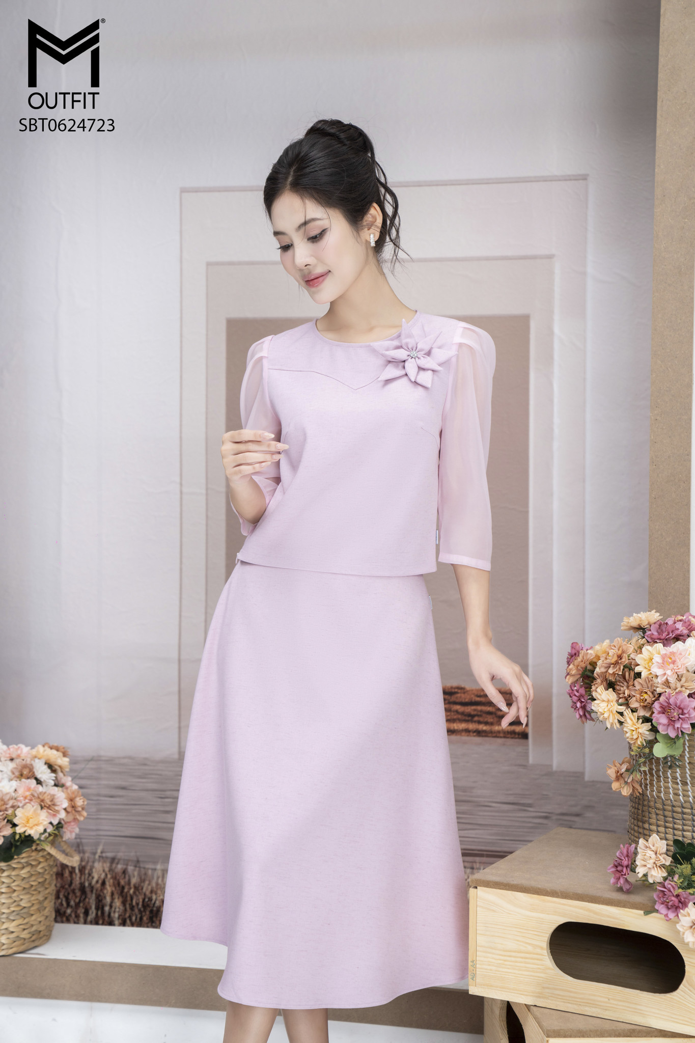 Sét bộ áo croptop can bổ đính hoa ngực kết hợp chân váy xòe