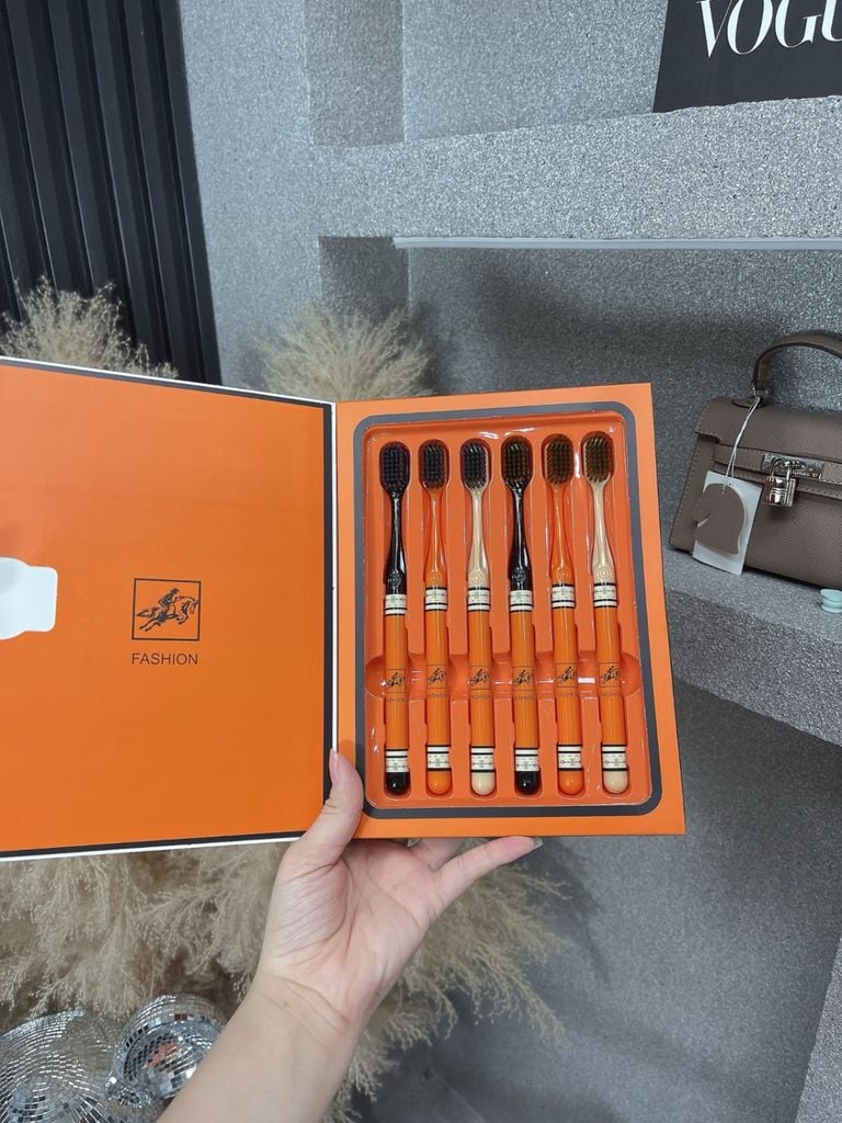 Set Bàn Chải 6 Cây Haras - Sang Trọng Và Chất Lượng!
