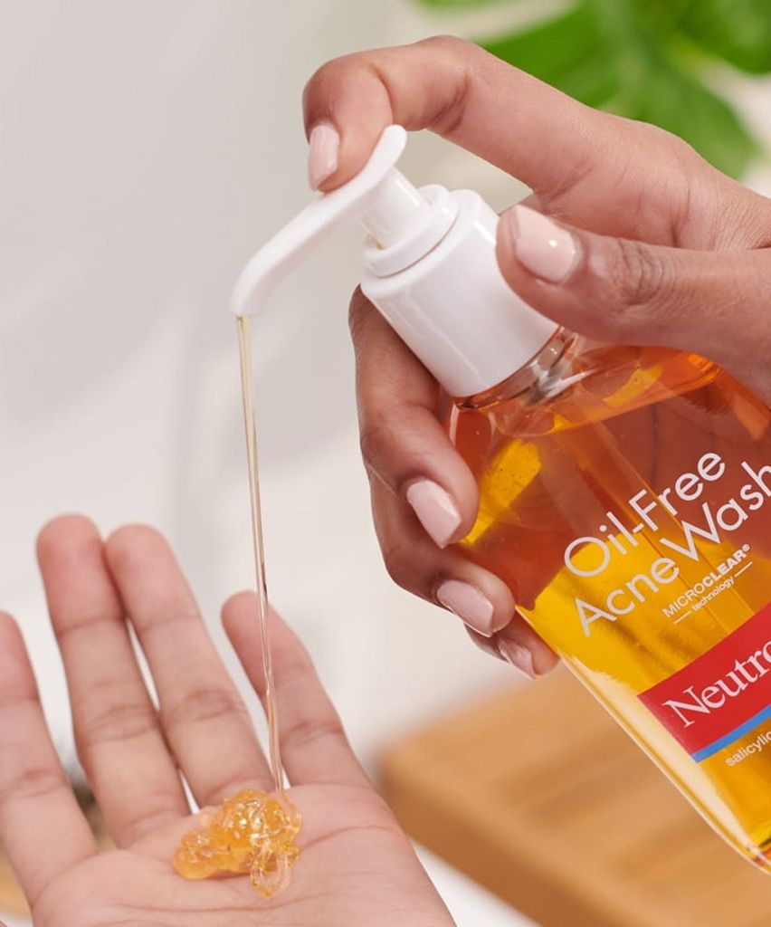 Sửa rửa mặt vòi trị mụn Neutrogena Oil-free Acne Wash - 269ml