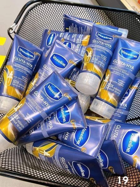 sữa dưỡng thể Vaseline Gluta - Hya ban đêm 10x - 300ml