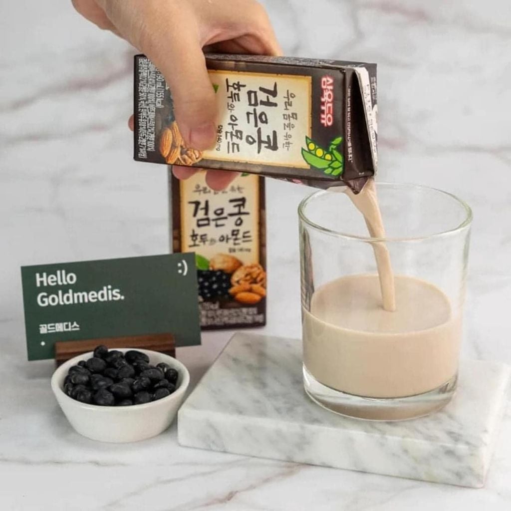 Sữa Đậu Đen Óc Chó Hạnh Nhân Sahmyook - 950ML