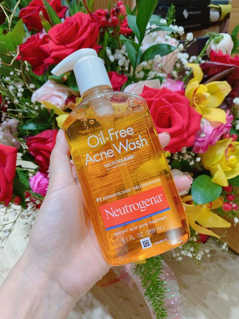 Sửa rửa mặt vòi trị mụn Neutrogena Oil-free Acne Wash - 269ml