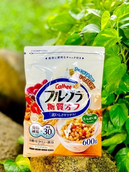 Ngũ Cốc Trái Cây Calbee Trắng Nhật 600g - 650g - Ít Đường