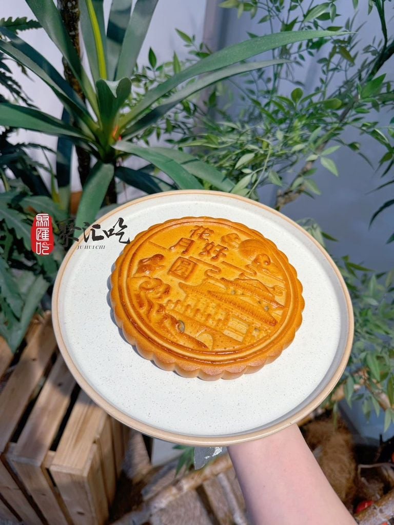 Bánh Nướng Mochi Khoai Môn Trứng Muối Chà Bông - 300G