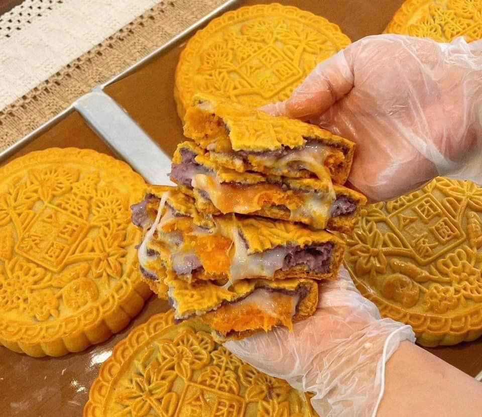 Bánh Nướng Mochi Khoai Môn Trứng Muối Chà Bông - 300G
