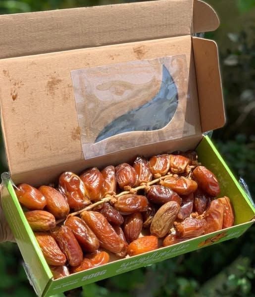 Chà Là Nguyên Cành Dates Sanwan - 500g