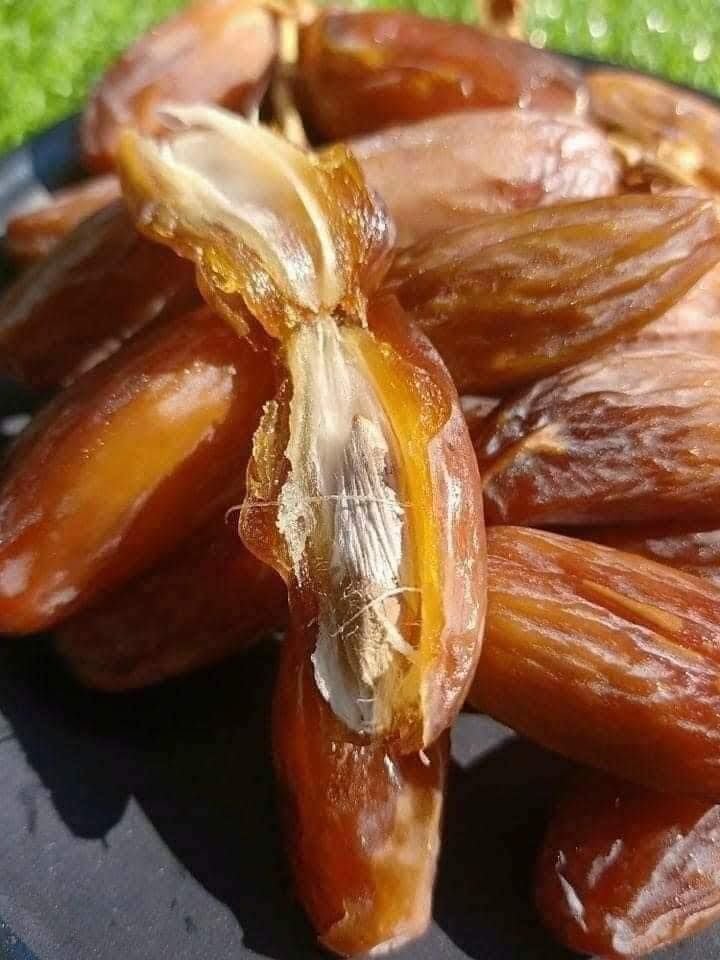 Chà Là Nguyên Cành Dates Sanwan - 500g