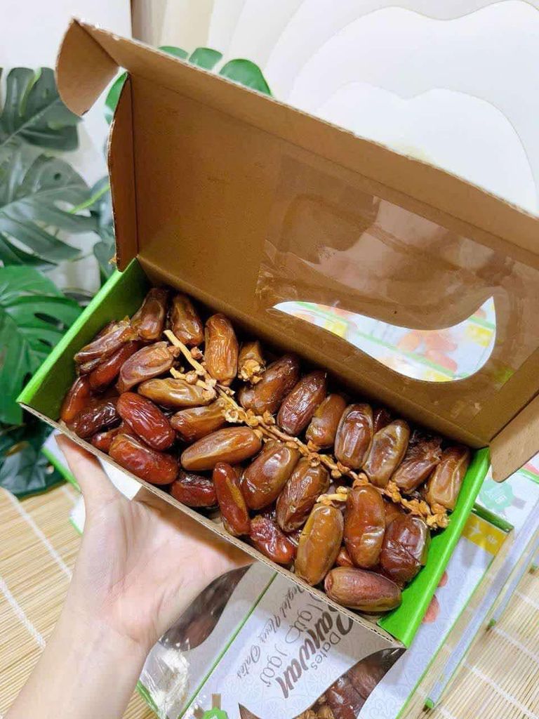 Chà Là Nguyên Cành Dates Sanwan - 500g