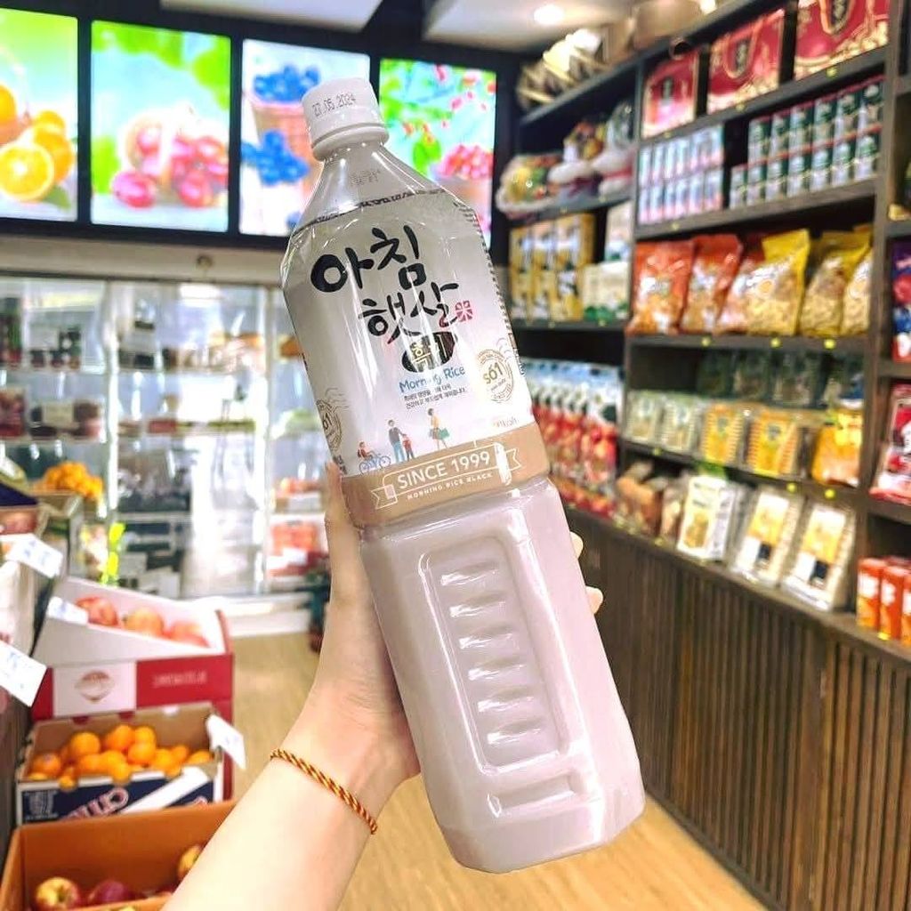 Nước Gạo Lứt Đen Woongjin - 1.5L