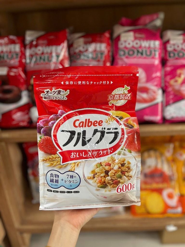 Ngũ Cốc Trái Cây Calbee Đỏ Nhật - 600gr