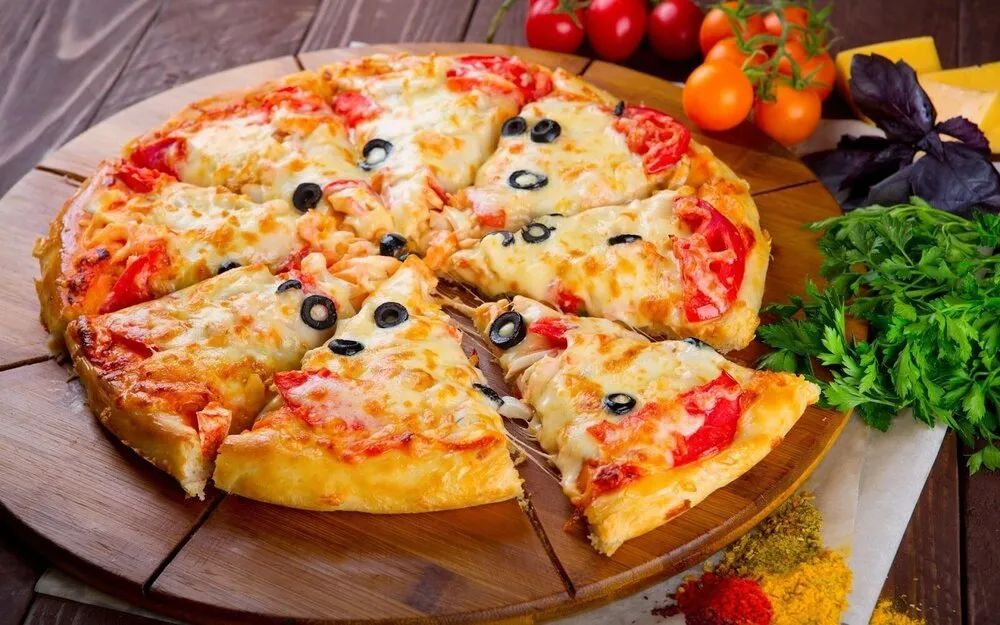 Pizza Xúc Xích Tươi HETORI - Đậm Vị Thơm Lừng!