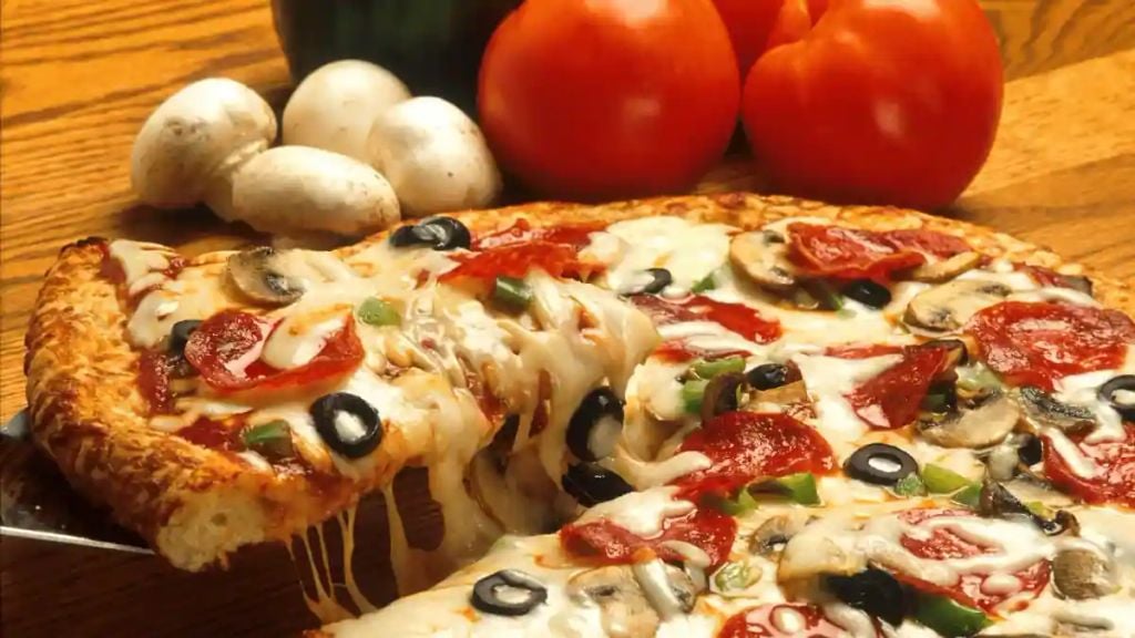 Pizza Xúc Xích Tươi HETORI - Đậm Vị Thơm Lừng!