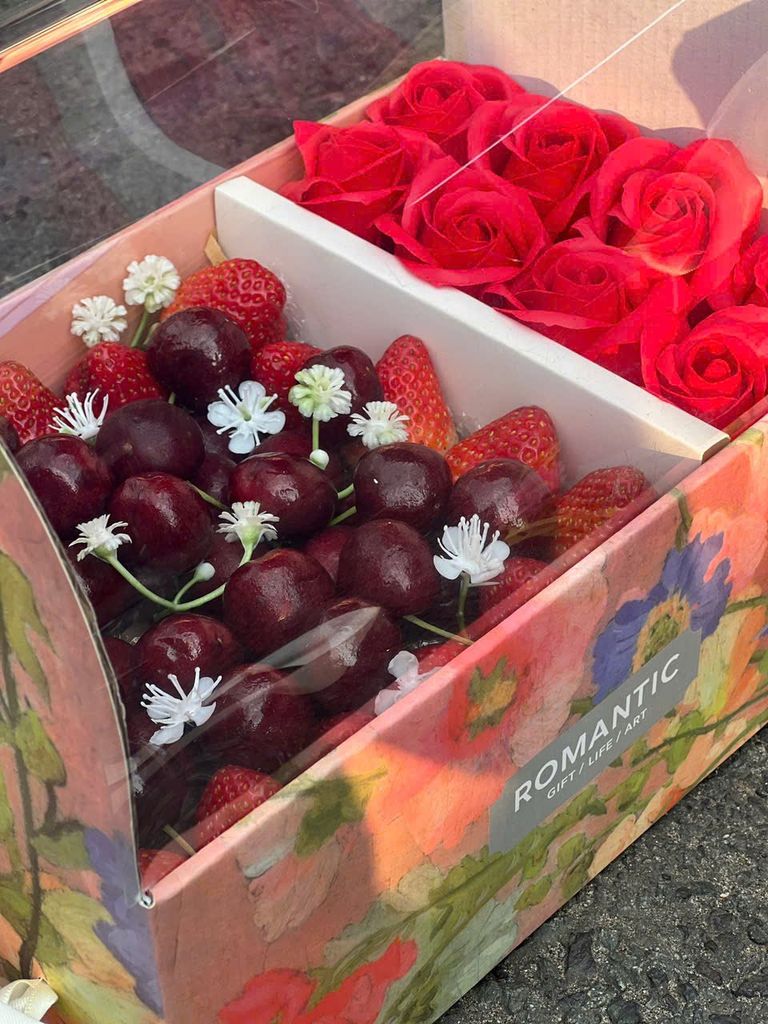 Quà tặng 8/3 đẹp và ý nghĩa - Set Quà Trái Cây Ngoại Nhập