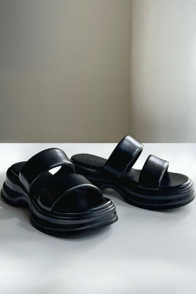 Betsy Black Sandals 