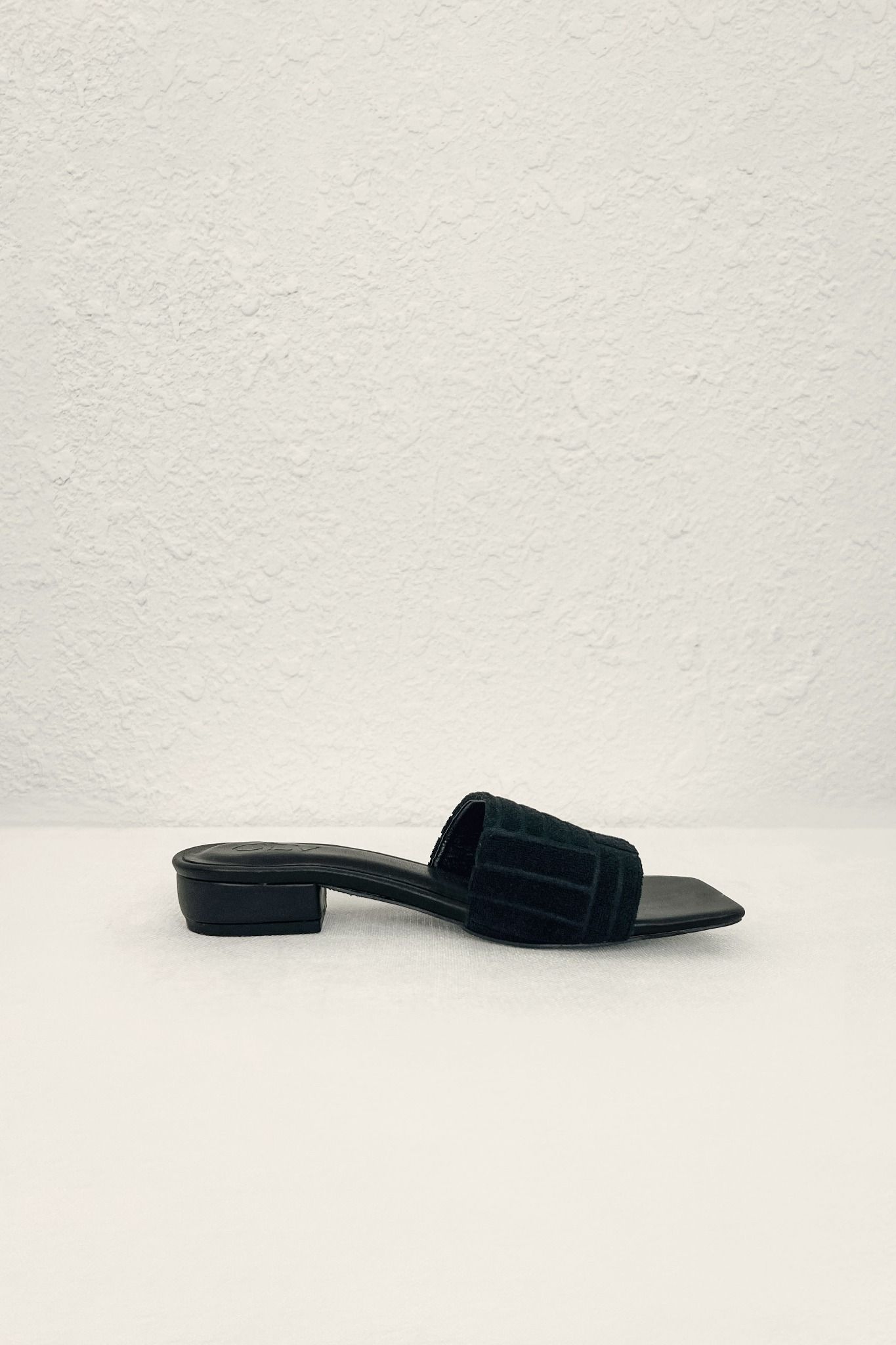 Cielo Slippers In Black