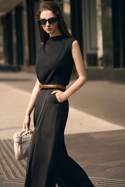  Áo lệch vai Rebel Top màu đen trơn 