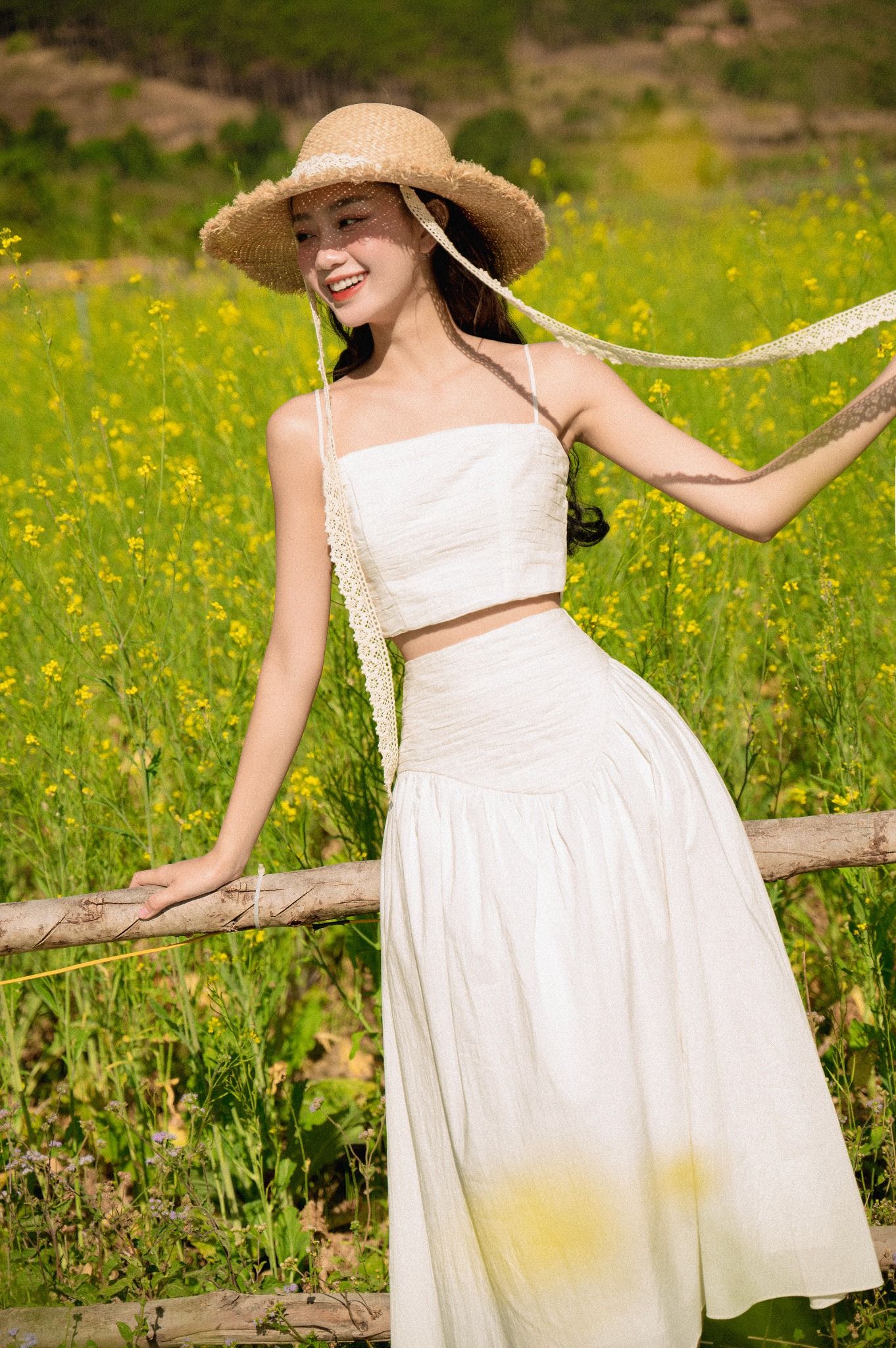  Áo Glam White Top 