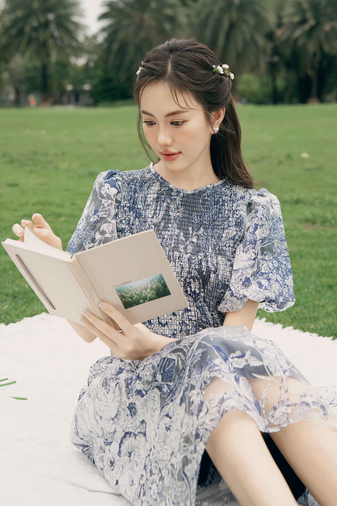 Lia Fleur Dress in Gray