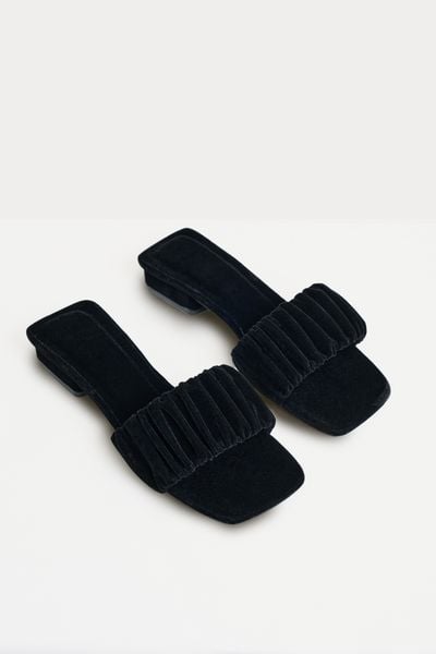  Romola Heels in Black 