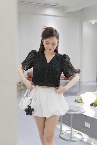  Áo Rosie Fleur Top in Black 