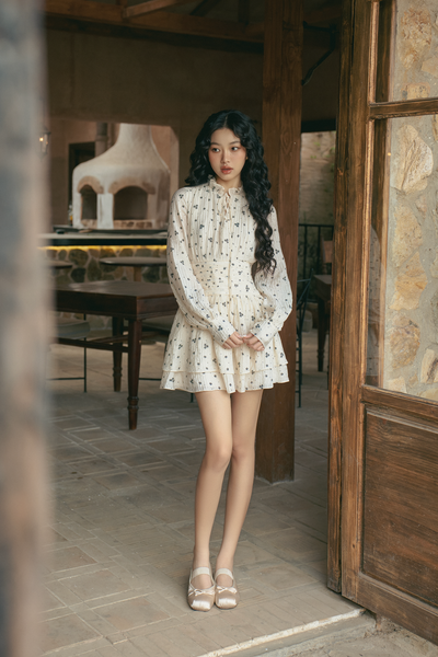  Váy cổ bèo tay dài Serafina Fleur Dress in Cream 